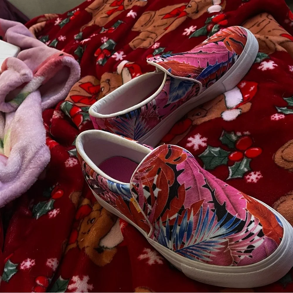 Nike Pink and Blue Floral Slip-On Cat Toy Shoes - Picture 3 of 4